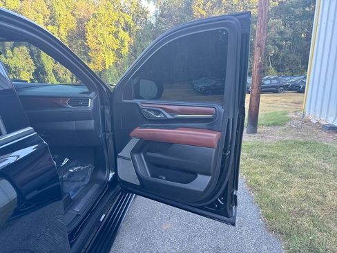 Used 2023 GMC Yukon XL Denali Ultimate image 32