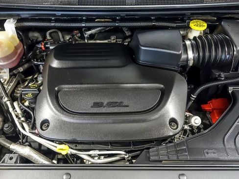 Used 2021 Chrysler Pacifica Touring-L w/ S Appearance Package image 25