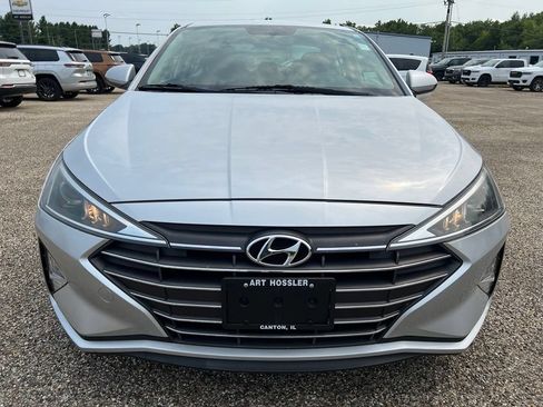 Used 2019 Hyundai Elantra SE w/ Winter Weather Package FWD image 10