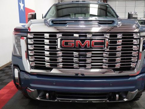 Used 2024 GMC Sierra 2500 Denali w/ Denali Reserve Package AWD/4WD image 4