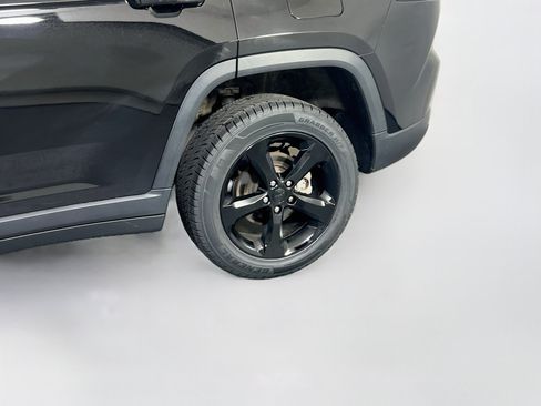 Used 2023 Jeep Grand Cherokee Altitude AWD/4WD image 30