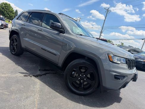 Used 2019 Jeep Grand Cherokee Laredo AWD/4WD image 58