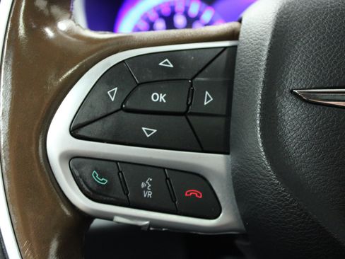 Used 2017 Chrysler Pacifica Limited FWD image 22