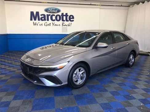Used 2024 Hyundai Elantra SE image 1