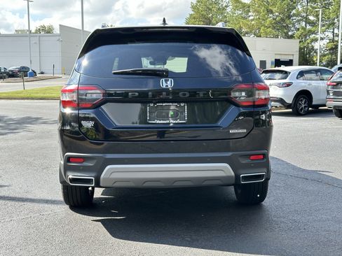 Used 2024 Honda Pilot Touring image 13