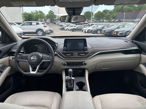 Used 2025 Nissan Altima 2.5 SV FWD image 27