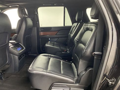 Used 2024 Lincoln Navigator L Premiere image 16