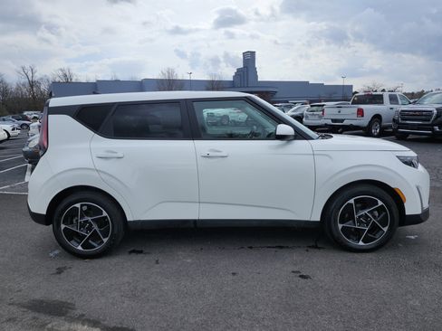 Used 2023 Kia Soul EX image 19