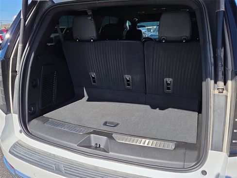 Used 2025 Chevrolet Tahoe High Country image 17