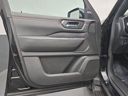 Used 2025 Nissan Armada SL image 24