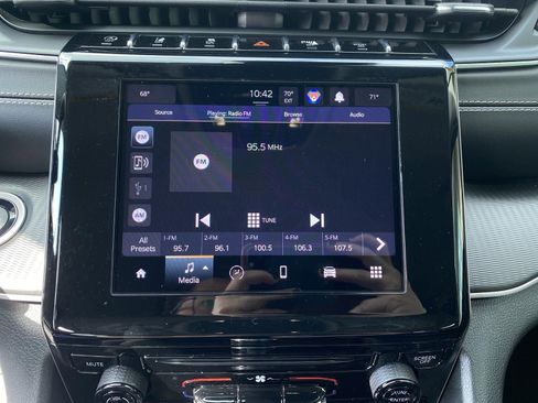 Used 2023 Jeep Grand Cherokee Laredo image 37