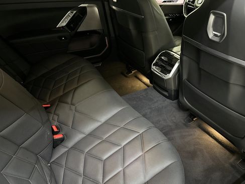 Used 2023 BMW 740i image 29