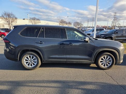 Used 2025 Toyota Grand Highlander XLE image 3