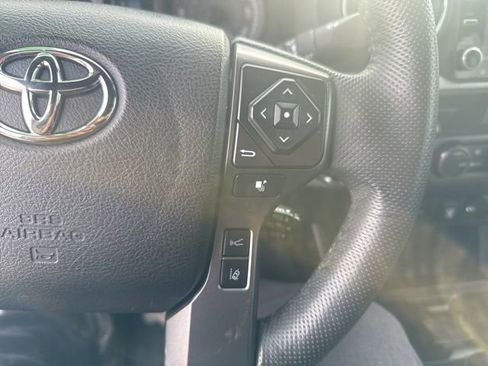 Used 2021 Toyota Tacoma TRD Sport image 11