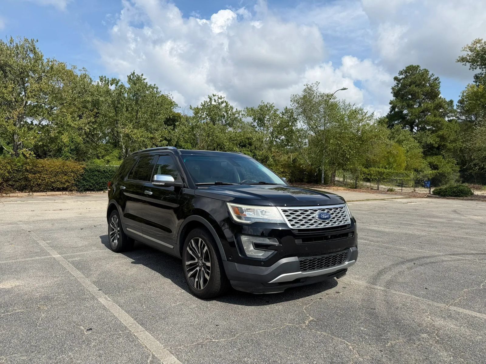 Used 2016 Ford Explorer Platinum AWD/4WD image 2
