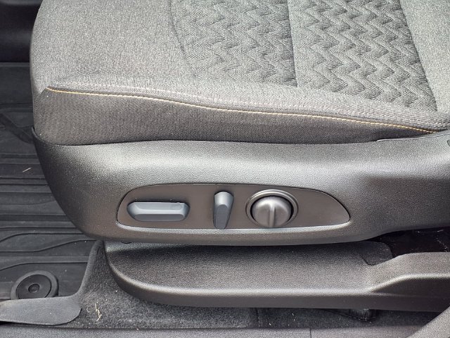 Used 2024 Chevrolet Equinox LT w/ LPO, Floor Liner Package FWD image 4