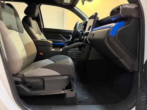 Used 2024 Toyota Tacoma TRD Sport image 45