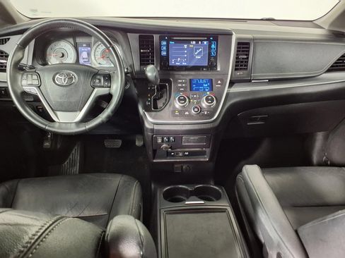 Used 2017 Toyota Sienna SE Premium FWD image 14