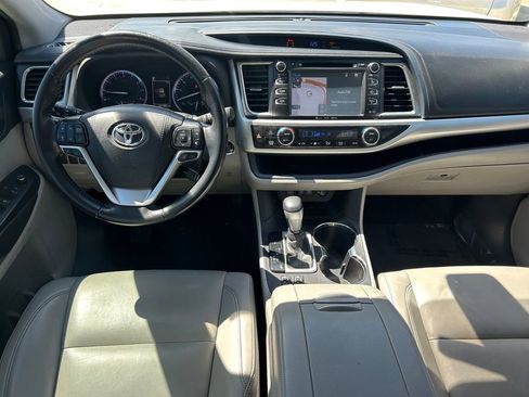 Used 2019 Toyota Highlander XLE image 18