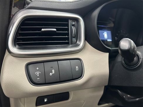Used 2019 Kia Sorento LX image 30