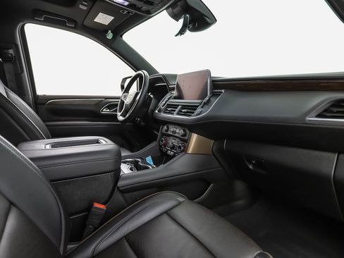 Used 2024 Chevrolet Suburban High Country w/ Advanced Technology Package image 31