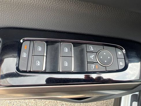 Certified 2025 Nissan Pathfinder Platinum w/ Cargo Package AWD/4WD image 46