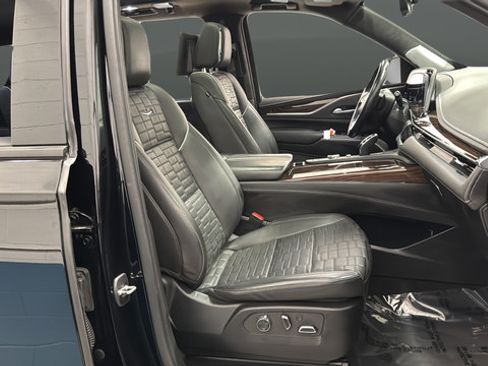 Used 2022 Cadillac Escalade Sport Platinum w/ LPO, ONYX Package AWD/4WD image 23