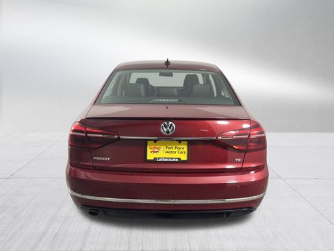 Used 2017 Volkswagen Passat 1.8T R-Line image 6