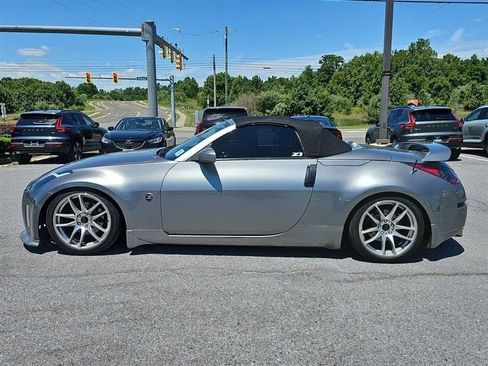 Used 2005 Nissan 350Z Touring RWD image 3