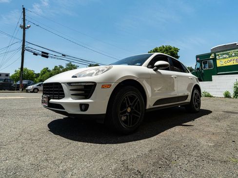 Used 2017 Porsche Macan AWD/4WD image 7