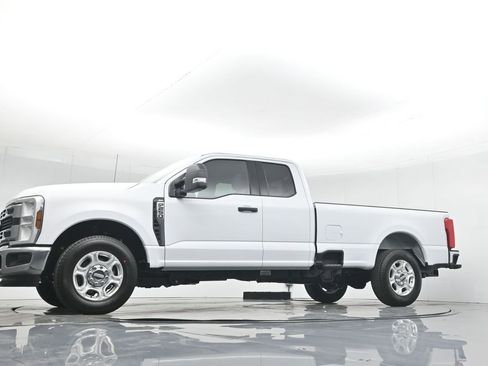New 2026 Ford F250 XLT w/ F-250 >10K GVWR Package RWD image 42