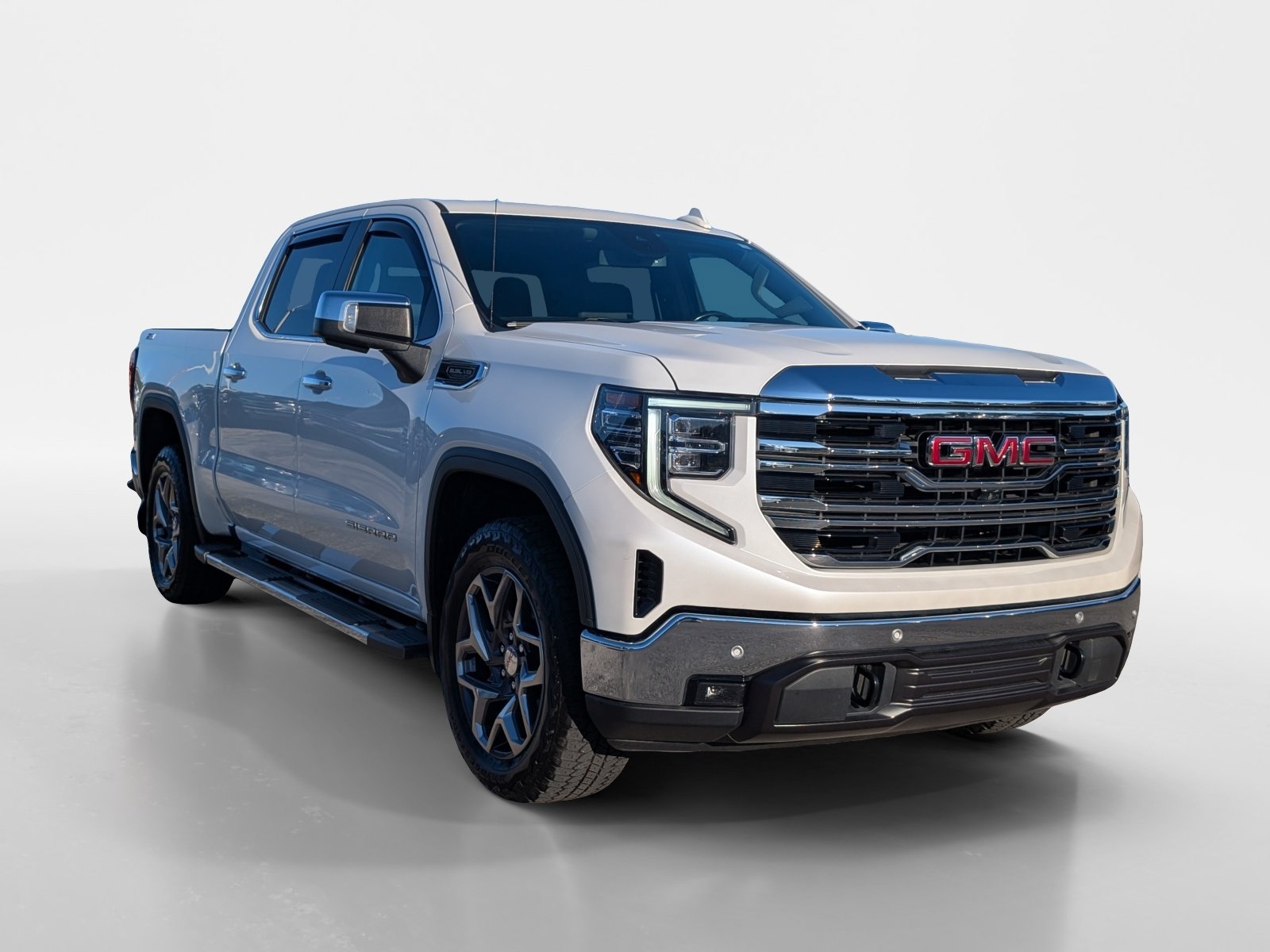 Used 2022 GMC Sierra 1500 SLT w/ SLT Premium Plus Package AWD/4WD image 2