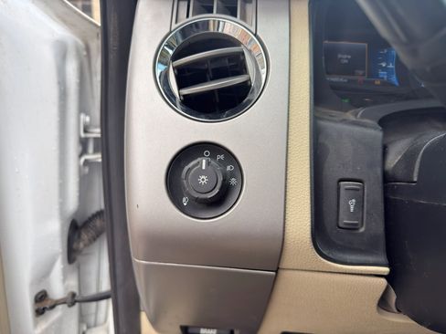 Used 2017 Ford Expedition EL XLT w/ Equipment Group 202A AWD/4WD image 23