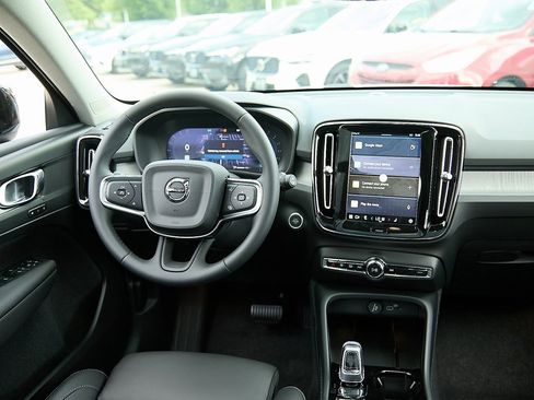 New 2025 Volvo XC40 B5 Plus w/ Protection Package Premier image 23