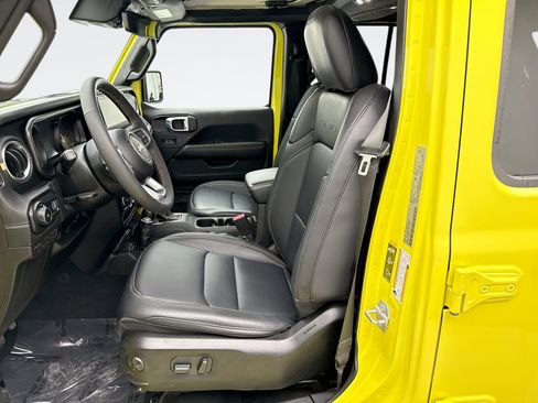 Used 2024 Jeep Wrangler Unlimited Sahara w/ Technology Group image 11