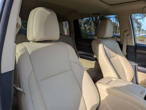 Used 2016 Toyota Highlander Limited image 40
