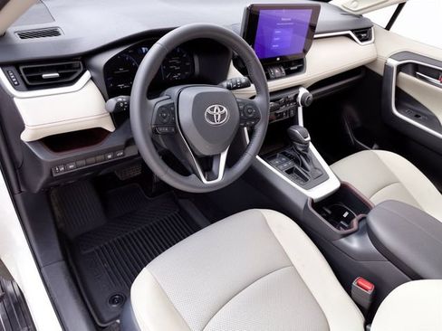 Used 2024 Toyota RAV4 Limited FWD image 17