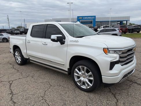 Used 2025 Chevrolet Silverado 1500 High Country w/ High Country Premium Package AWD/4WD image 2