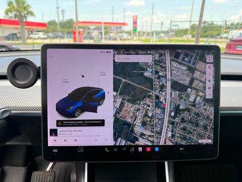 Used 2021 Tesla Model Y Long Range AWD/4WD image 8