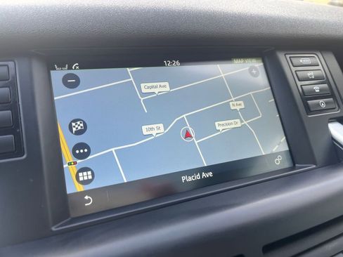 Used 2017 Land Rover Discovery Sport HSE image 25