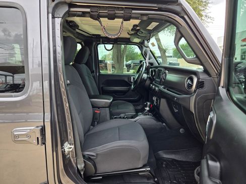 Used 2018 Jeep Wrangler Unlimited Sport S AWD/4WD image 24