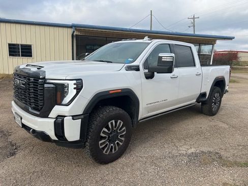 Used 2024 GMC Sierra 2500 Denali Ultimate image 2