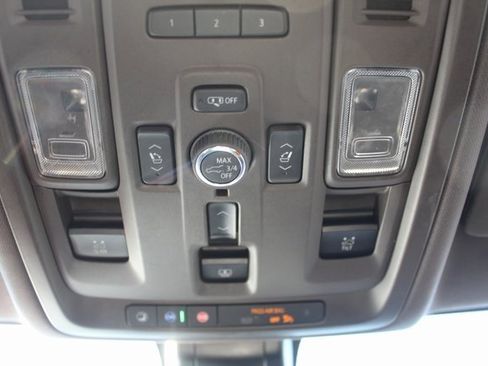 Used 2022 GMC Yukon XL Denali w/ Denali Premium Package image 43