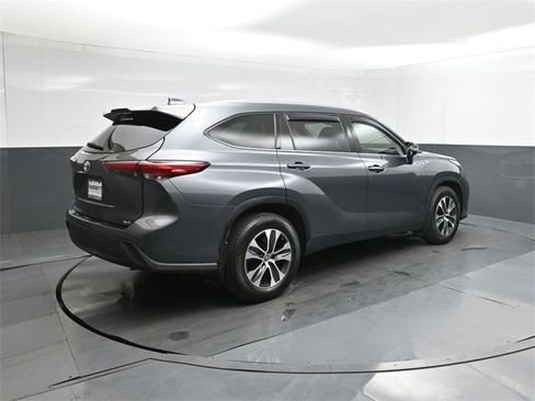 Used 2020 Toyota Highlander XLE image 9