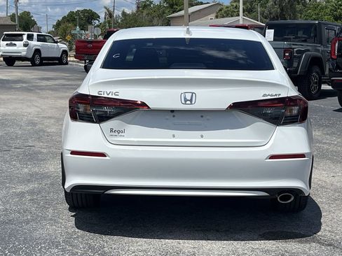 Used 2025 Honda Civic Sport image 4