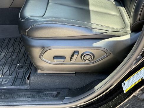 Used 2024 Jeep Grand Cherokee L Limited w/ Black Appearance Package image 13