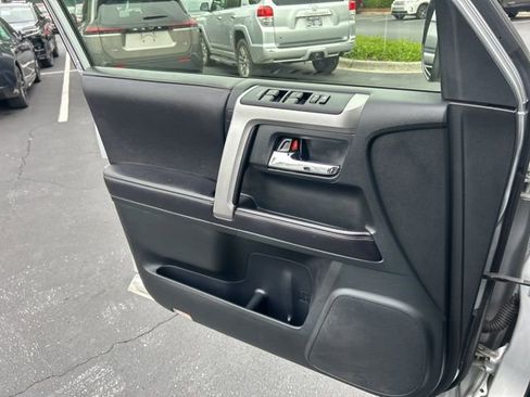 Used 2016 Toyota 4Runner SR5 AWD/4WD image 29