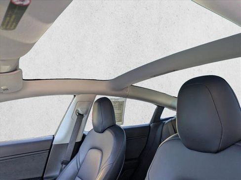 Used 2018 Tesla Model 3 Long Range image 16