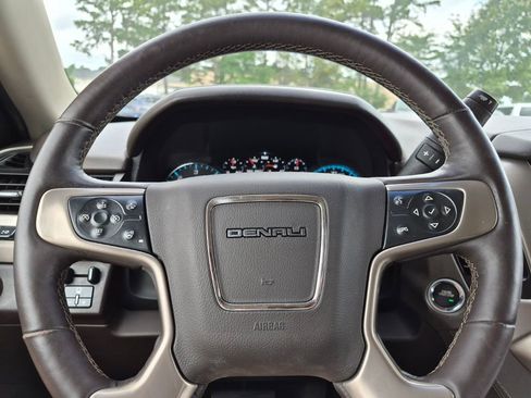 Used 2017 GMC Yukon XL Denali RWD image 20