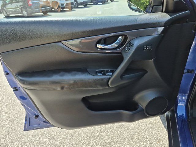 Used 2020 Nissan Rogue SV w/ Premium Package FWD image 11